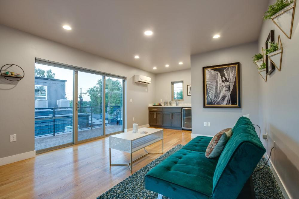 Heated Rooftop Deck and Mtn Views Denver Retreat